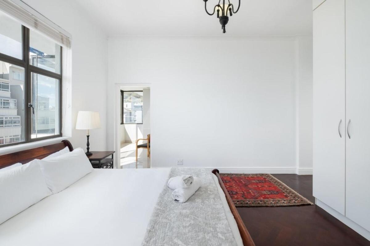 Road Ocean View Apartment