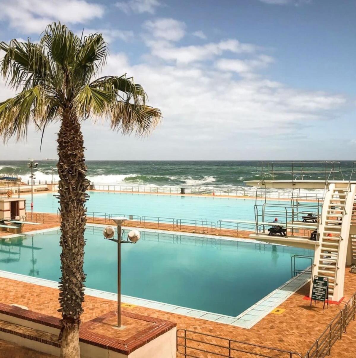 Road Ocean View Apartment